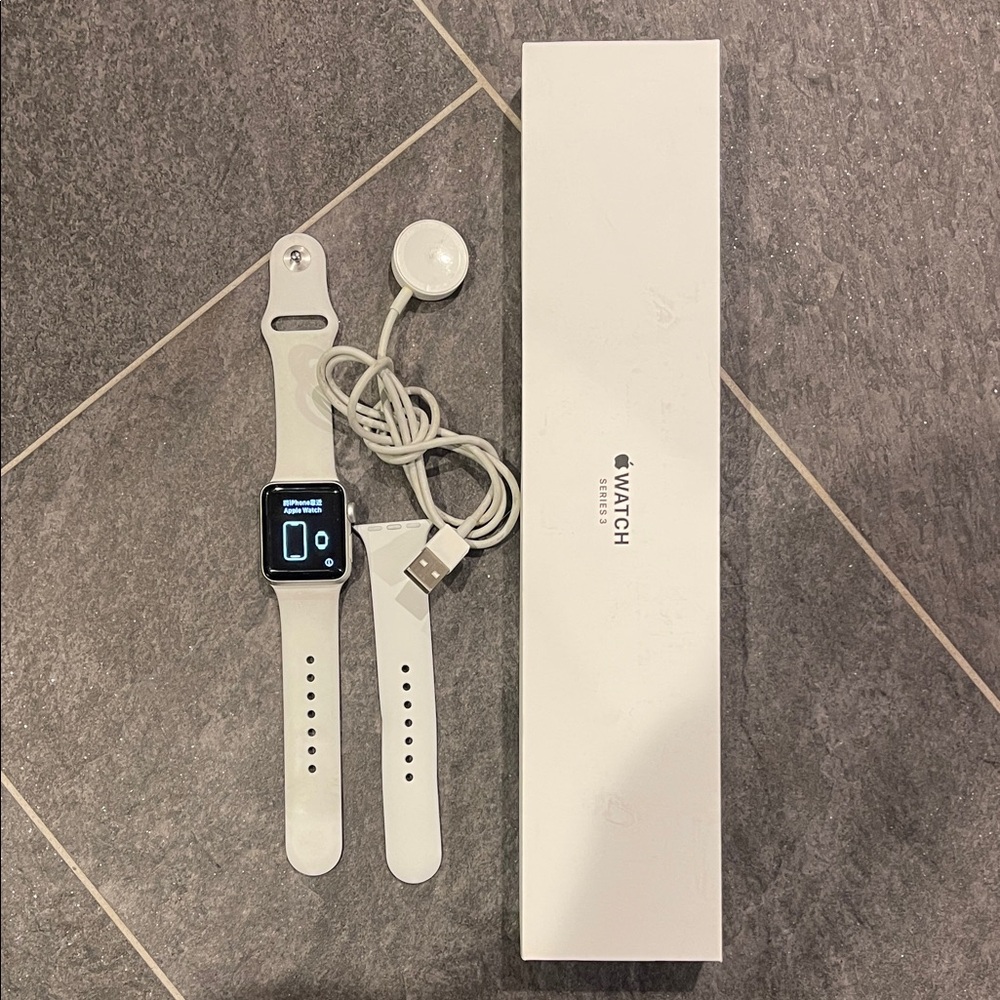 APPLE WATCH SERIES 3 38MM Silver/White